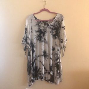 Black & white tie dyed top